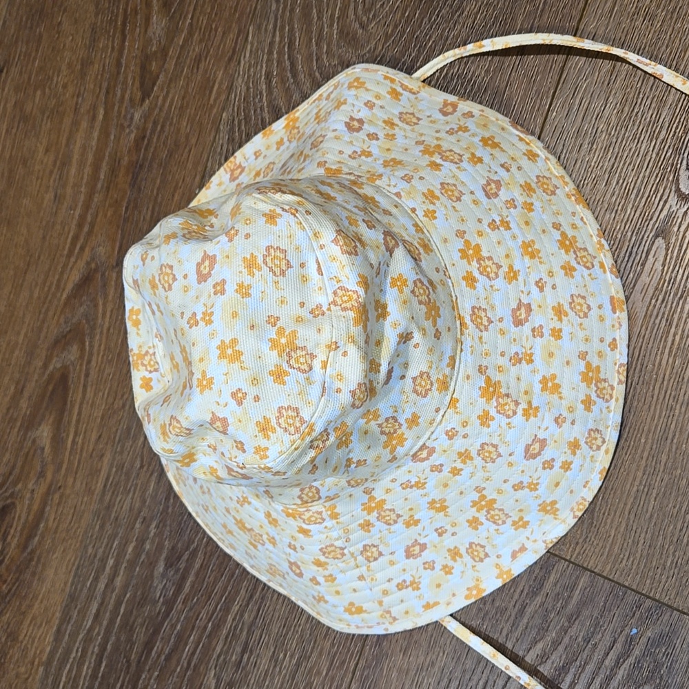 NWT LACK OF COLOR FLORAL BUCKET HAT.   #6571